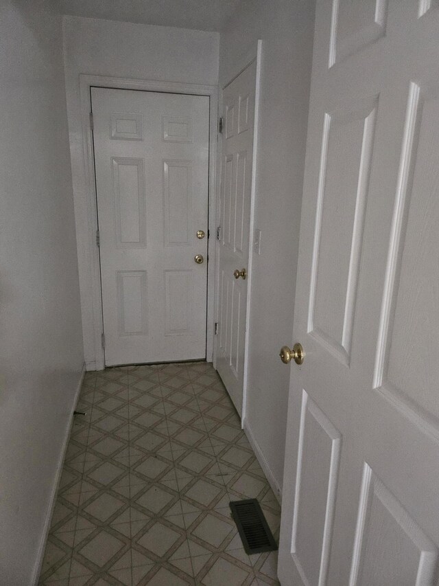 2454 Horton St, Crescent Springs, KY 41017 - hallway featuring baseboards
