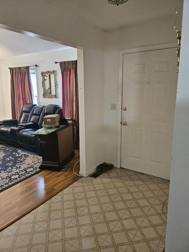 2454 Horton St, Crescent Springs, KY 41017 - entryway featuring light floors