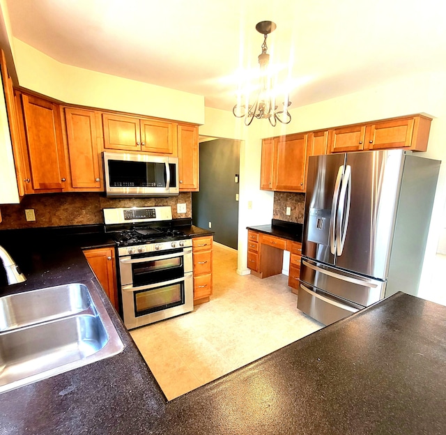 4467 Hackberry Ct, Burlington, KY 41005 - kitchen with appliances with stainless steel finishes, a chandelier, backsplash, and dark countertops