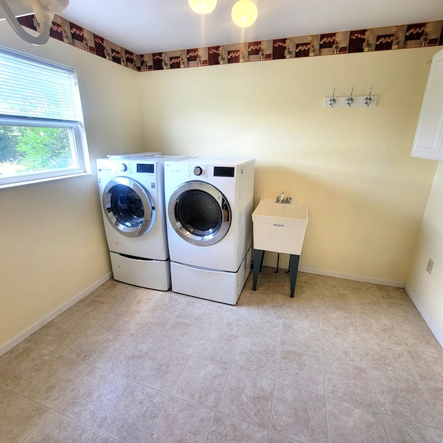 4467 Hackberry Ct, Burlington, KY 41005 - laundry area with washer and clothes dryer and baseboards