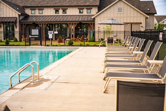 3913 Circollo Dr, Covington, KY 41017 - community pool featuring a patio area