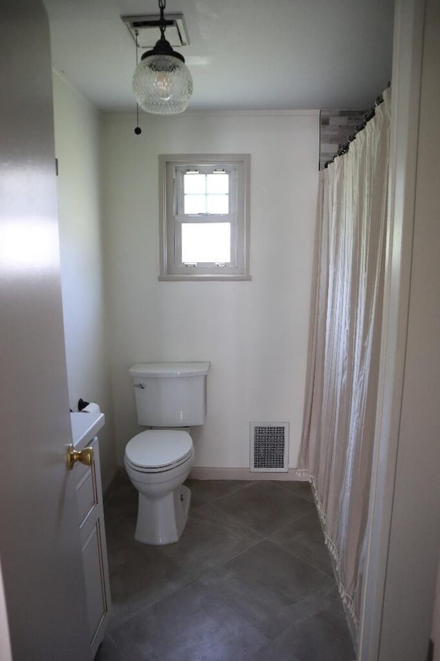 713 Ferncliffe Ave, Crescent Springs, KY 41017 - bathroom with tile patterned flooring and a shower with curtain