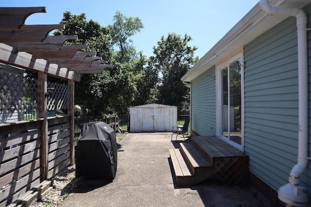 713 Ferncliffe Ave, Crescent Springs, KY 41017 - view of patio with a storage shed and a pergola