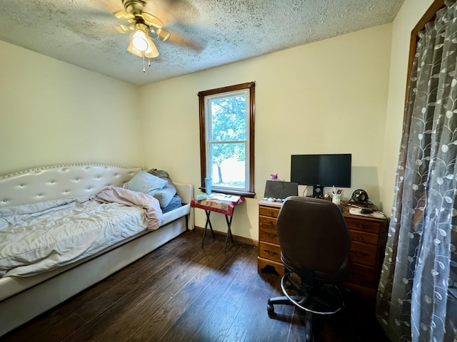 12155 Riggs Rd, Independence, KY 41051 - bedroom featuring hardwood / wood-style floors, a textured ceiling, ceiling fan, and a desk