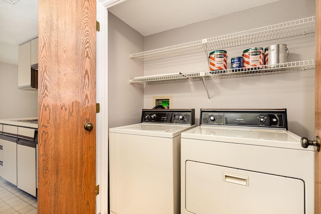 2646 Bryan Station Ln, Crestview Hills, KY 41017 - laundry room with independent washer and dryer