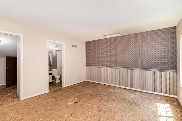 2646 Bryan Station Ln, Crestview Hills, KY 41017 - unfurnished bedroom with wallpapered walls and ensuite bath