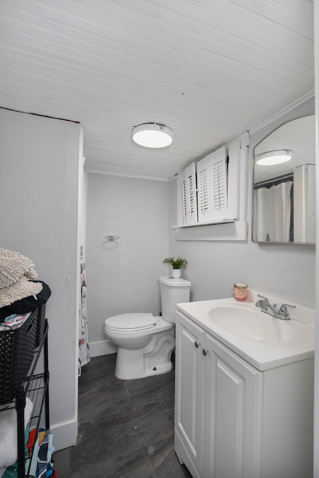 21141/2 Glenway Ave, Covington, KY 41014 - bathroom with vanity and a shower with curtain