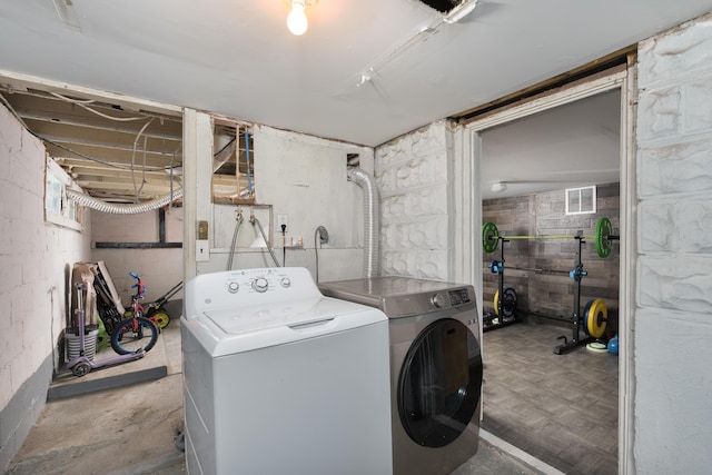 21141/2 Glenway Ave, Covington, KY 41014 - laundry room with independent washer and dryer