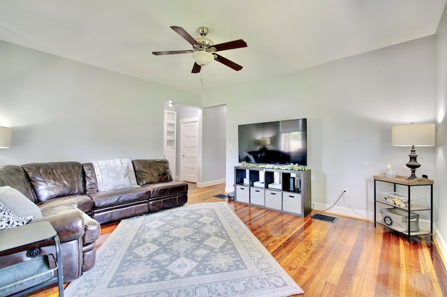 29 Crowell Ave, Fort Thomas, KY 41075 - living area with a ceiling fan and wood finished floors