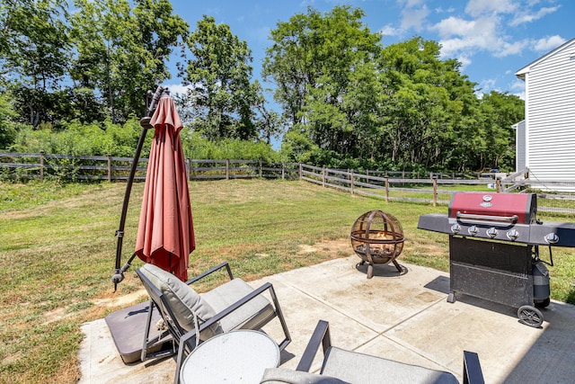 928 Darlington Creek Dr, Alexandria, KY 41001 - fenced backyard with an outdoor fire pit, a grill, a patio area, and view of wooded area