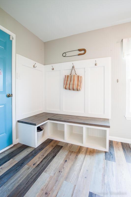 800 Buck Ct, Erlanger, KY 41018 - mudroom with wood finished floors