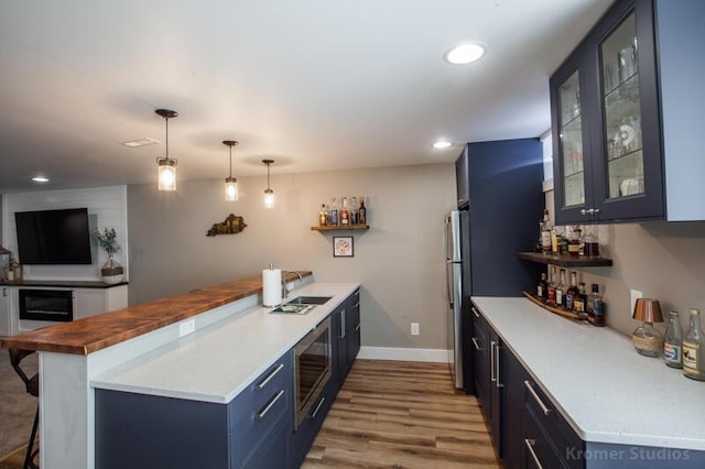 800 Buck Ct, Erlanger, KY 41018 - kitchen with a peninsula, stainless steel appliances, a kitchen breakfast bar, wood finished floors, and recessed lighting