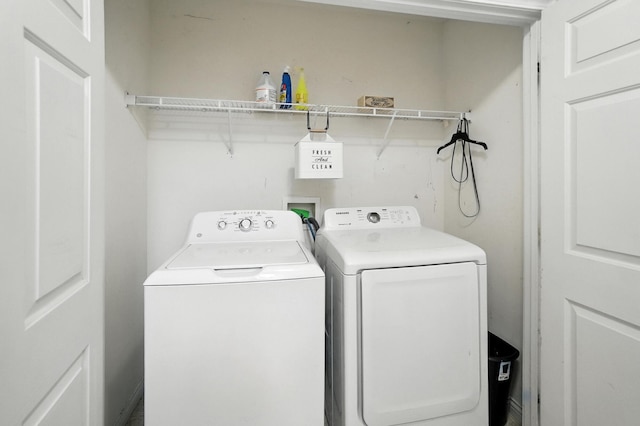 1625 Hogan Ln, Florence, KY 41042 - laundry area with washing machine and dryer