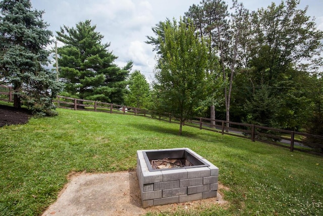 108 Regency Ct, Highland Heights, KY 41076 - fenced backyard featuring a fire pit