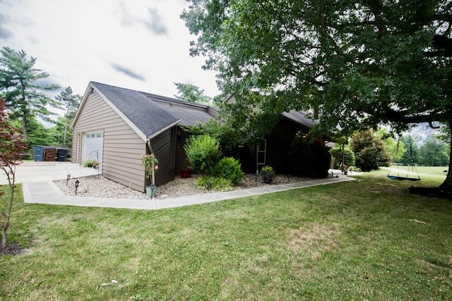 108 Regency Ct, Highland Heights, KY 41076 - view of grassy yard featuring an attached garage and driveway