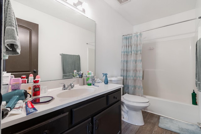 1539 Raintree Ct, Elsmere, KY 41018 - full bathroom with vanity, shower / bathtub combination with curtain, and wood finished floors
