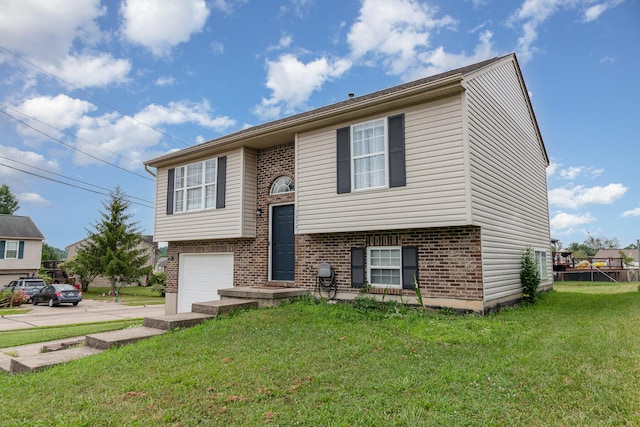 1539 Raintree Ct, Elsmere, KY 41018 - bi-level home with brick siding, an attached garage, a front lawn, and driveway