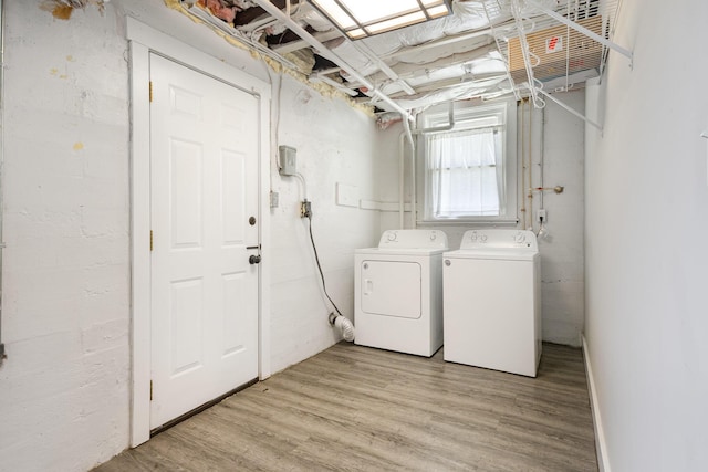 343 Rossford Ave, Fort Thomas, KY 41075 - laundry room featuring washing machine and clothes dryer and light wood-type flooring