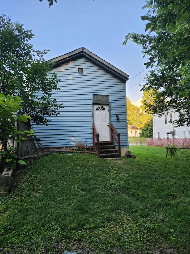 1539 Wheeler Aly, Covington, KY 41014 - back of property featuring entry steps
