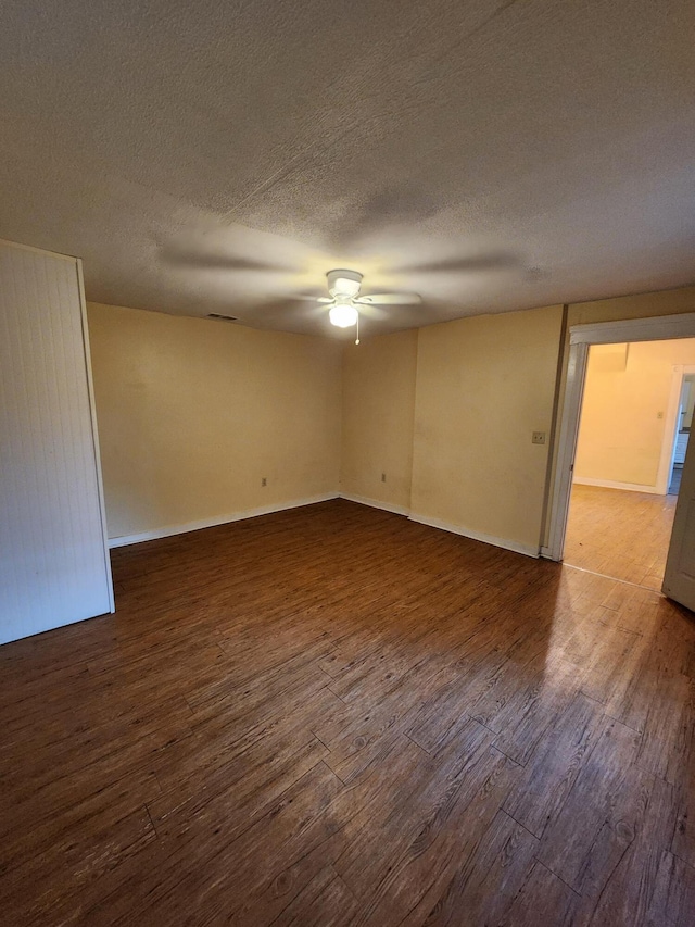 1539 Wheeler Aly, Covington, KY 41014 - spare room with wood finished floors, ceiling fan, and a textured ceiling