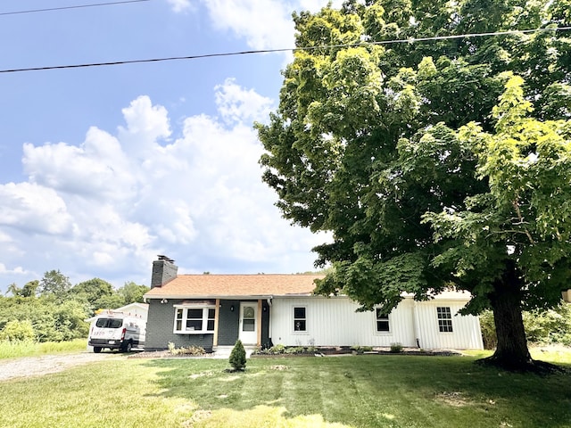 13165 Burns Rd, California, KY 41007 - ranch-style home featuring a chimney, a front lawn, and driveway