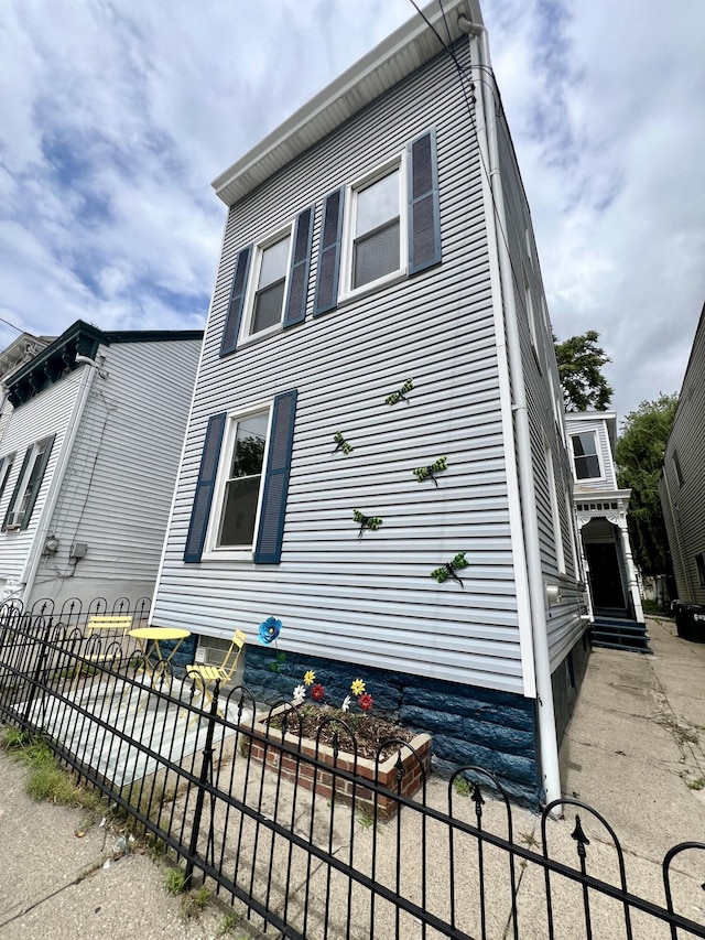 626 W 12th St, Covington, KY 41011 - view of property exterior with entry steps