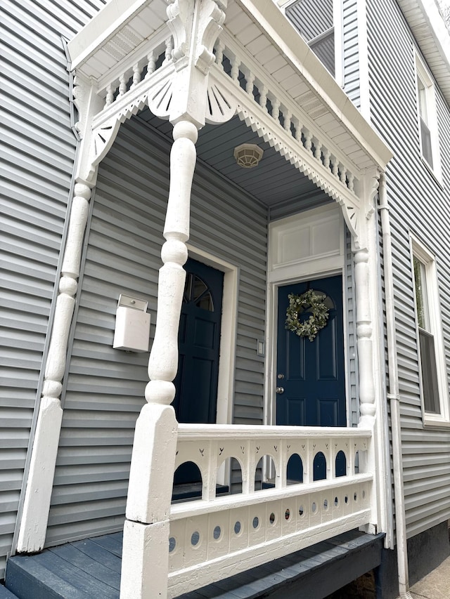 626 W 12th St, Covington, KY 41011 - property entrance featuring covered porch