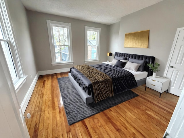 626 W 12th St, Covington, KY 41011 - bedroom featuring wood finished floors and a textured ceiling