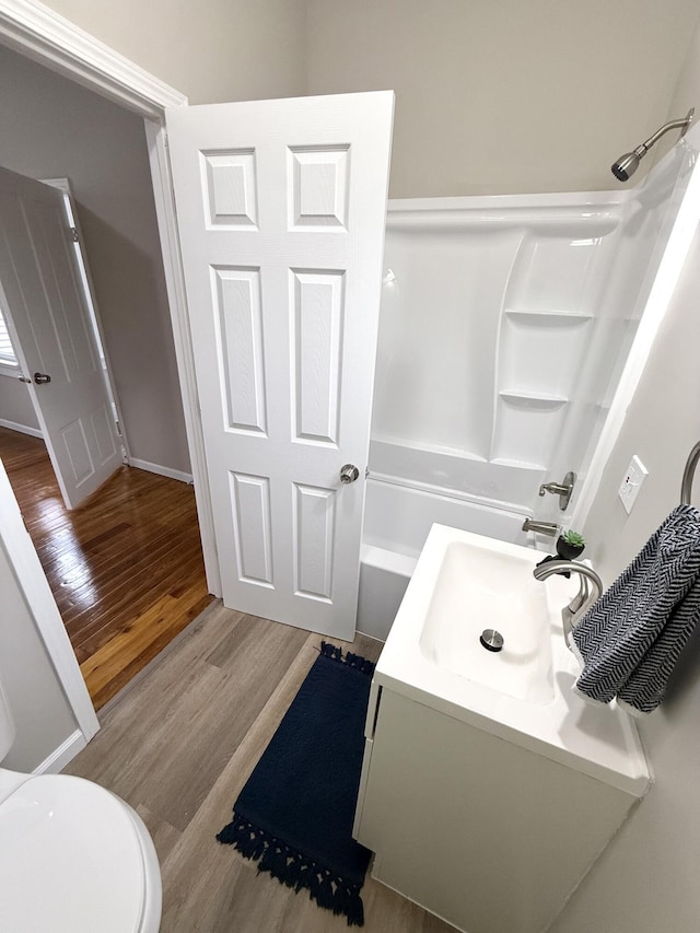 626 W 12th St, Covington, KY 41011 - full bath with vanity, wood finished floors, and shower / bath combination