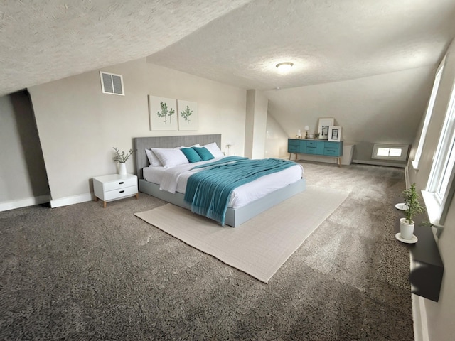 626 W 12th St, Covington, KY 41011 - bedroom featuring a textured ceiling, carpet floors, and vaulted ceiling