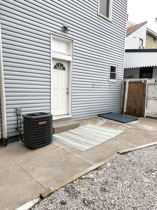 626 W 12th St, Covington, KY 41011 - doorway to property