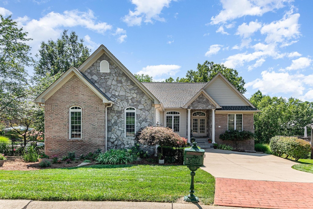 812 Keeneland Green Dr, Union, KY 41091 - photo 1