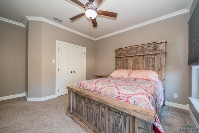 carpeted bedroom featuring ceiling fan, ornamental molding, and a closet