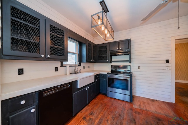 kitchen featuring sink, stainless steel range oven, black dishwasher, decorative light fixtures, and dark hardwood / wood-style flooring