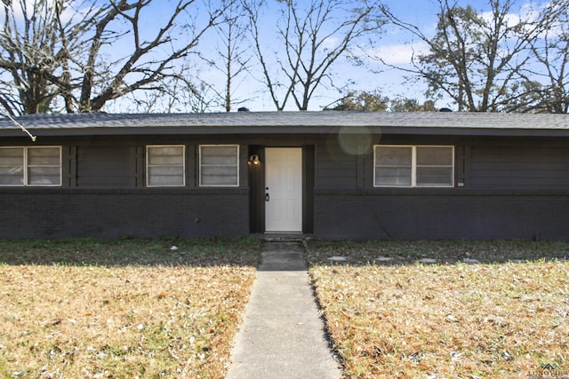 ranch-style house with a front lawn