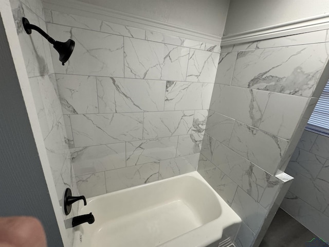 bathroom featuring tiled shower / bath