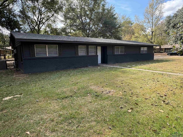 ranch-style home with a front yard