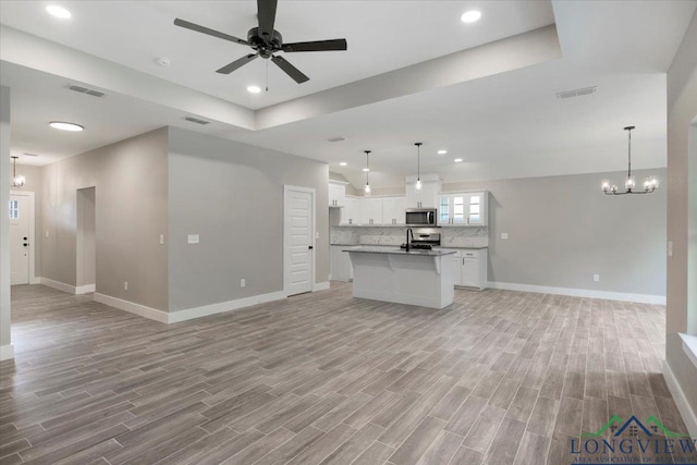 16226 Crossing Cir, Lindale, TX 75771 - kitchen with visible vents, open floor plan, baseboards, and appliances with stainless steel finishes