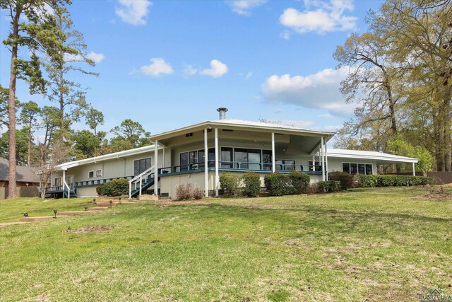 view of front of home with a front yard and a garage