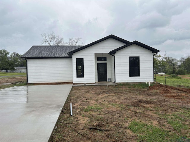 208 W Houston St, Daingerfield, TX 75638 - view of front facade featuring roof with shingles