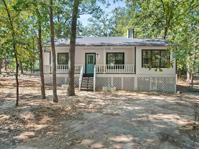 view of front facade featuring a porch