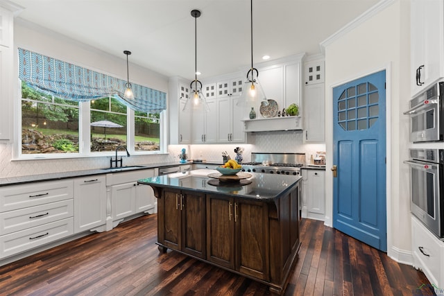 1307 Yates Dr, Longview, TX 75601 - kitchen featuring oven, a sink, decorative backsplash, crown molding, and recessed lighting