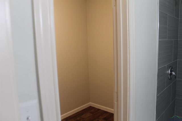 bathroom featuring tiled shower, baseboards, and wood finished floors