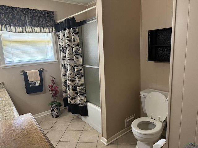 bathroom featuring combined bath / shower with glass door, baseboards, ornamental molding, and tile patterned flooring