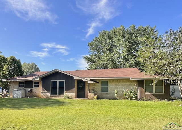 ranch-style home with brick siding and a front yard