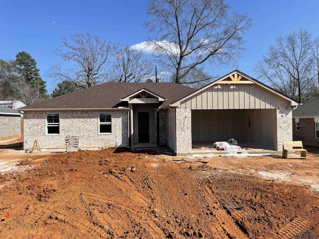 view of front facade featuring a garage