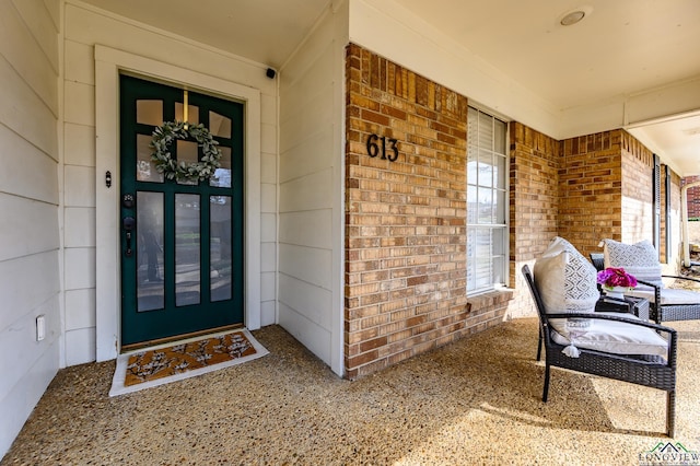 entrance to property featuring covered porch