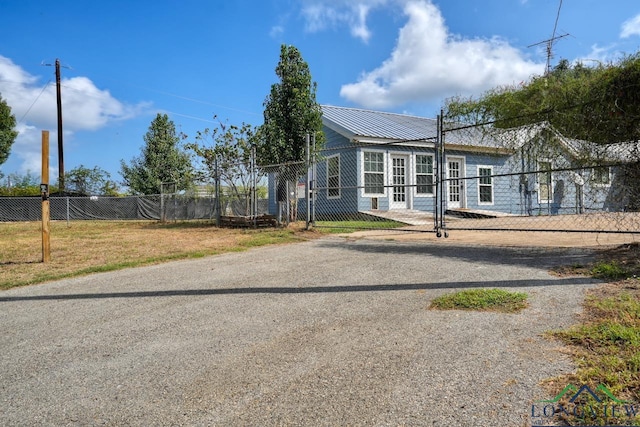 view of front of house featuring a front yard