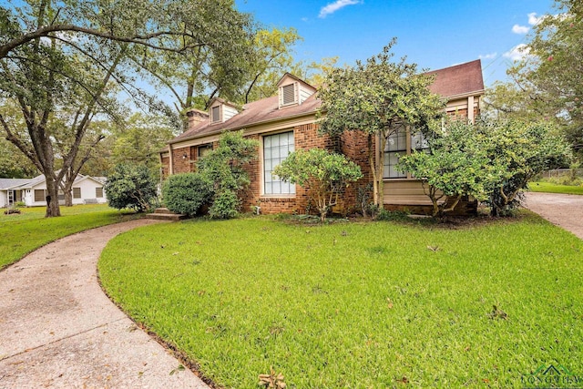 view of front of property with a front lawn