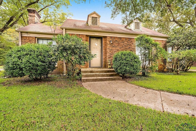 view of front of house featuring a front lawn